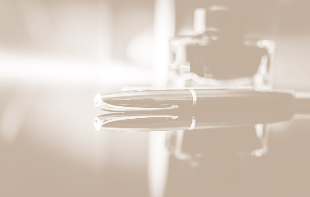 Corporate,Executive,Desk.,Elegant,Stylish,Glassy,Desk,With,Fountain,Pen